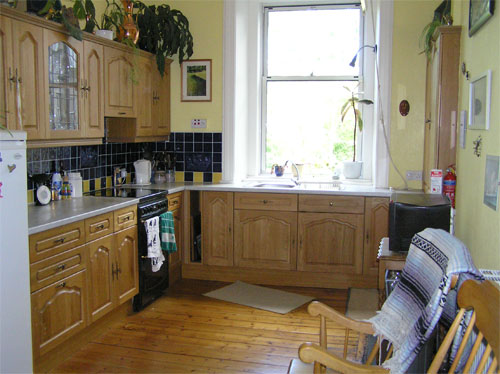 The fully fitted kitchen