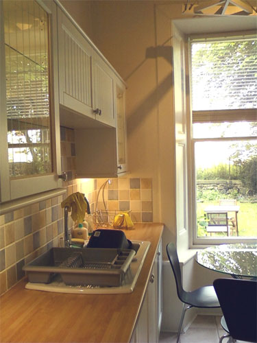 The fully fitted kitchen